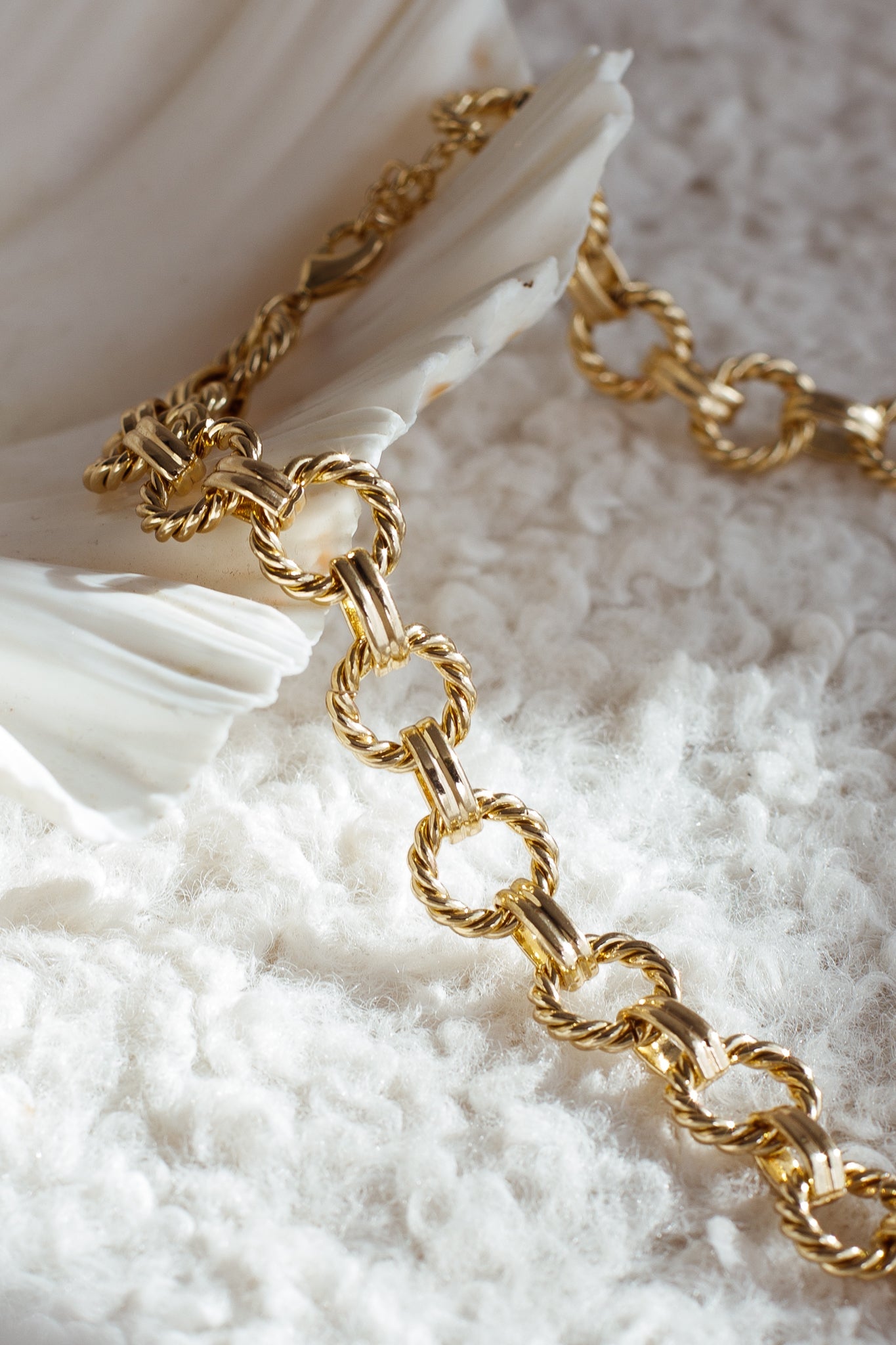 Tova Circle Link Necklace Gold